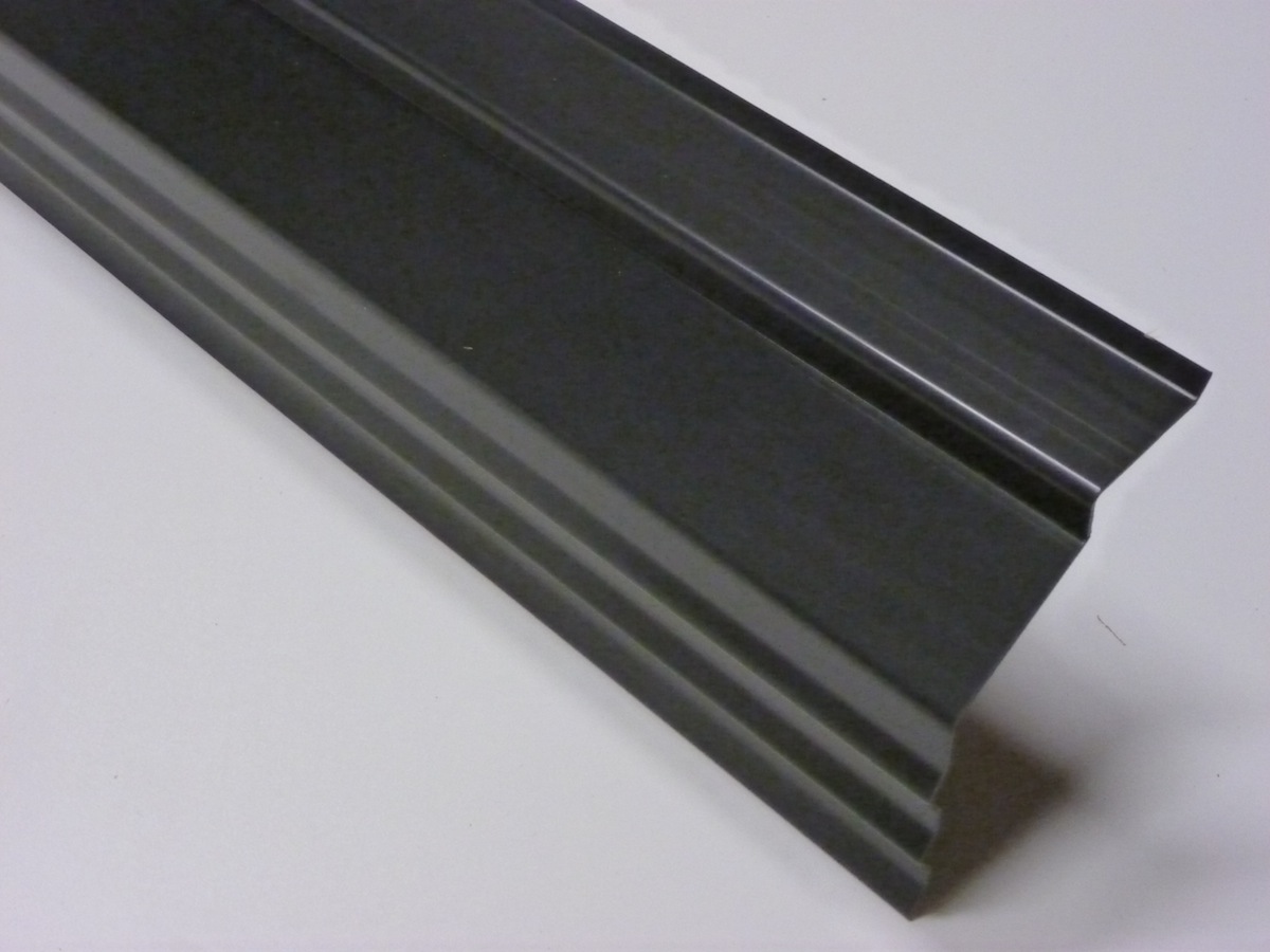 Ubbink PVC Onderpanprofiel zwart L=1500 mm werkend (0200959)